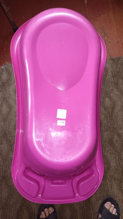 Дитяча ванночка для купання.