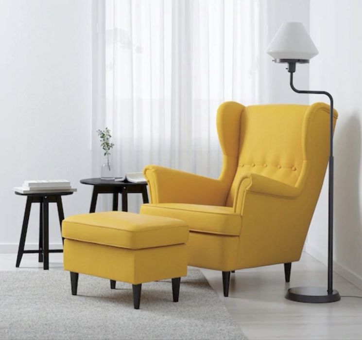 Fotel uszak IKEA z podnóżkiem STRANDMON kolor zolty / miodowy