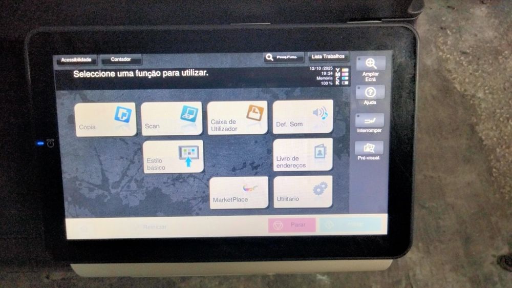 Vendo Konica Minolta Bizhub C250i 1 ano de Garantia com armário de mais 2 gavetas