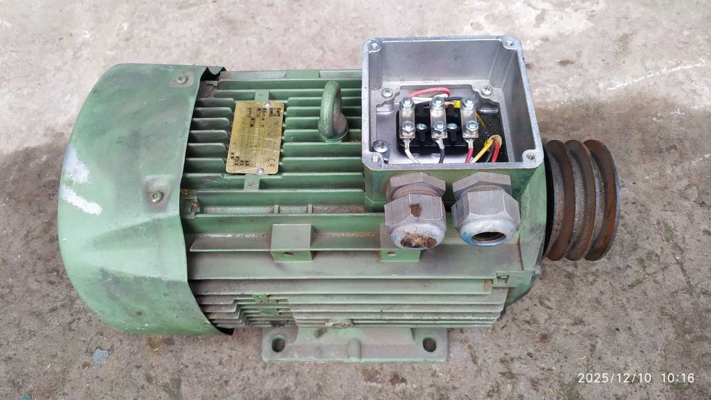 продам 2 електродвигуни