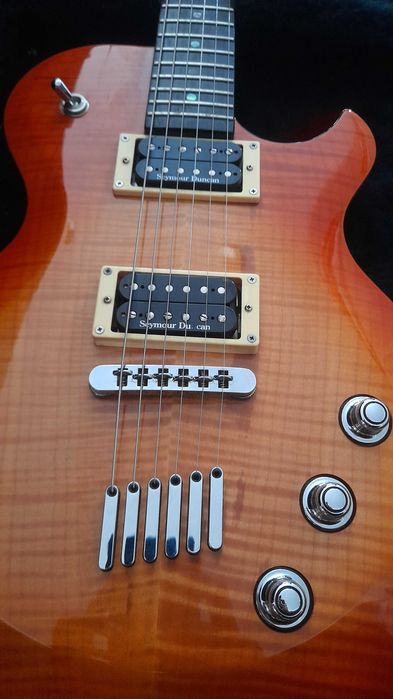 YAMAHA AES620 Single Cut c/ case