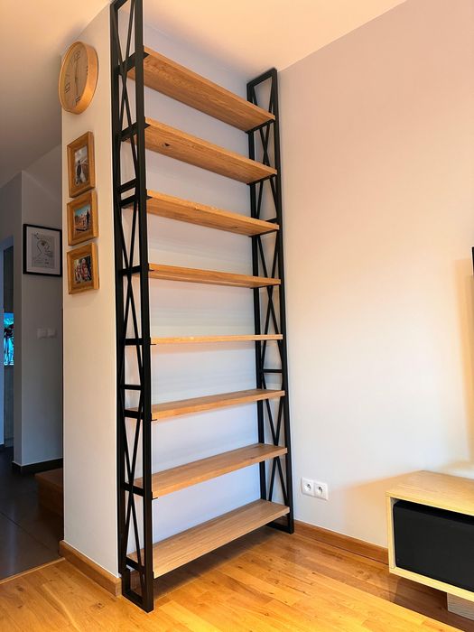 Półki dębowe, niewidoczny montaż