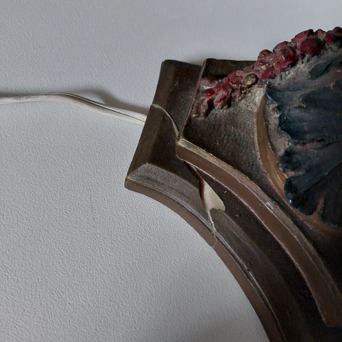 Candeeiro com abajour incluído.