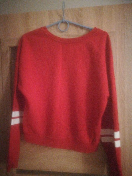 Czerwona bluza dziewcęca