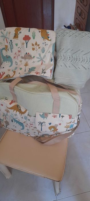 Mala de maternidade + tapa ovo + mantinha