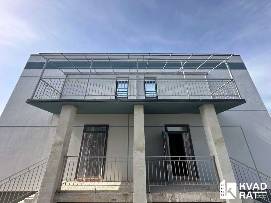 Стильний та функціональний дуплекс у затишному районі!