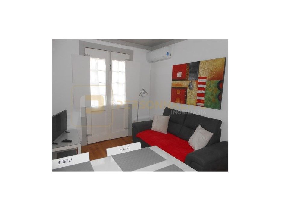 Prédio T1+1 mobilado centro histórico