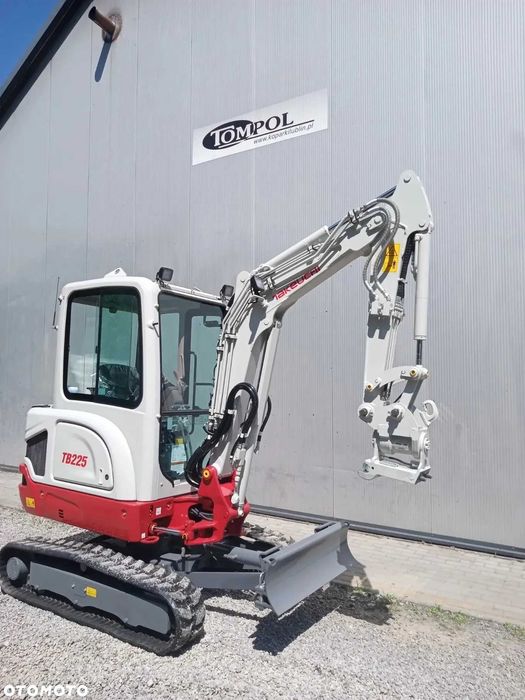 Wypożyczalnia, Wynajem Takeuchi TB225 waga 2500kg