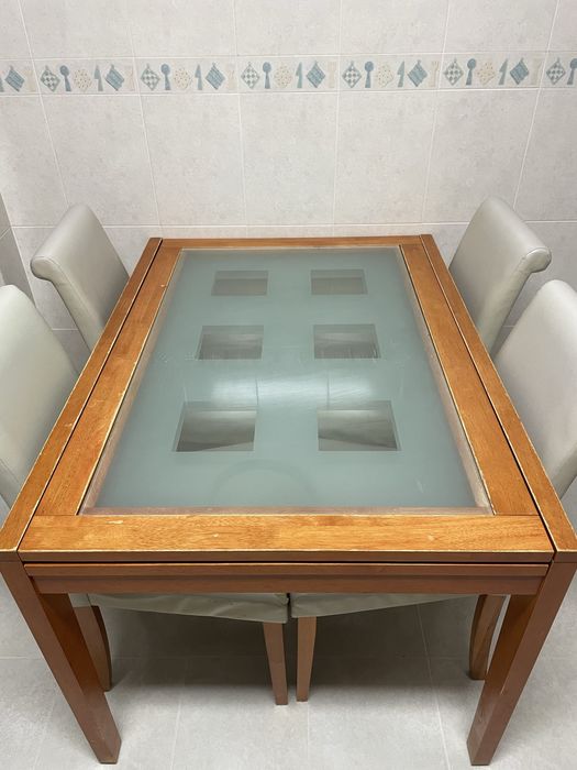 Mesa Extensivel e Cadeiras (usado)