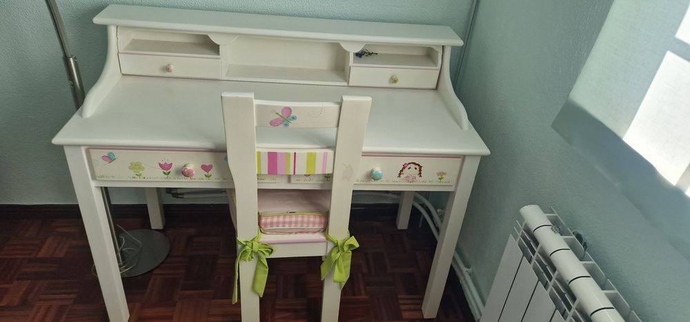 Vende-se escrevaninha infantil