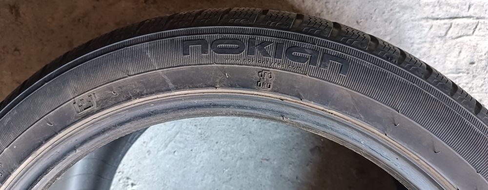 Opony zimowe Nokian 255/40/18 XL 2szt.