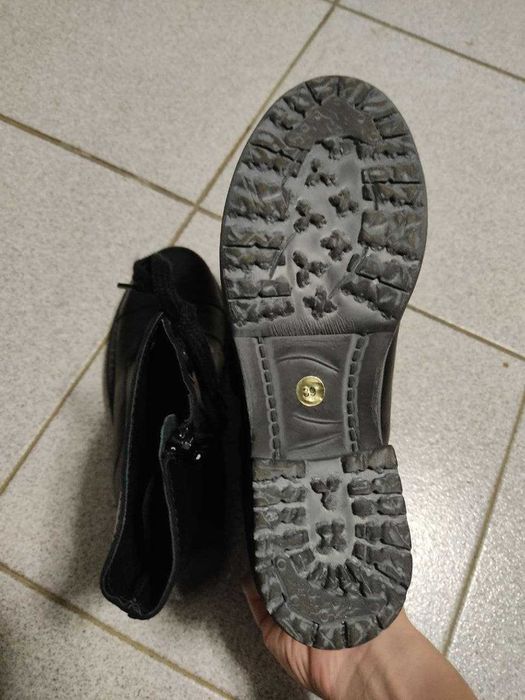 Botas rasas, com cordões e fecho NOVAS