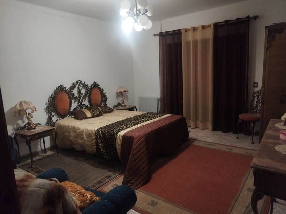 Moradia T4 +1 com terraço/quintal