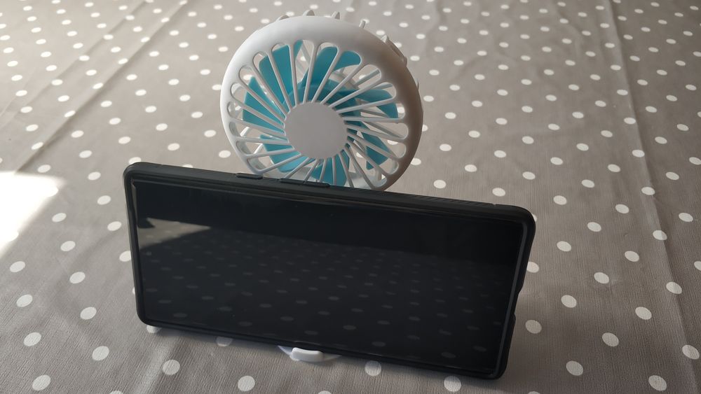 [Novo] Ventoinha Portátil com Suporte Telemóvel