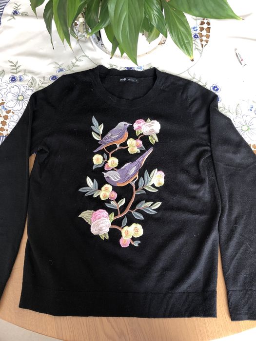 Светрик з вишивкою