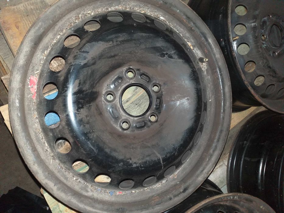 4x Oryginalne felgi stalowe 16" oraz kołpaki i śruby do Volvo V40 2014