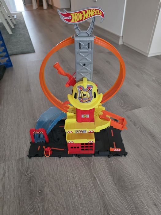 Hot Wheels City - estaçao de bombeiros