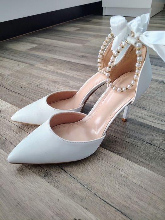 Buty szpilki białe z koralikami wstążka 39 ślub