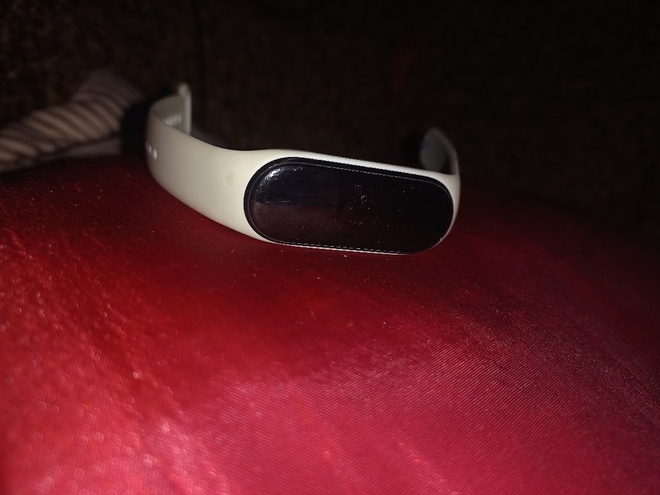 Продам годинник mi band 5 в гарному стані