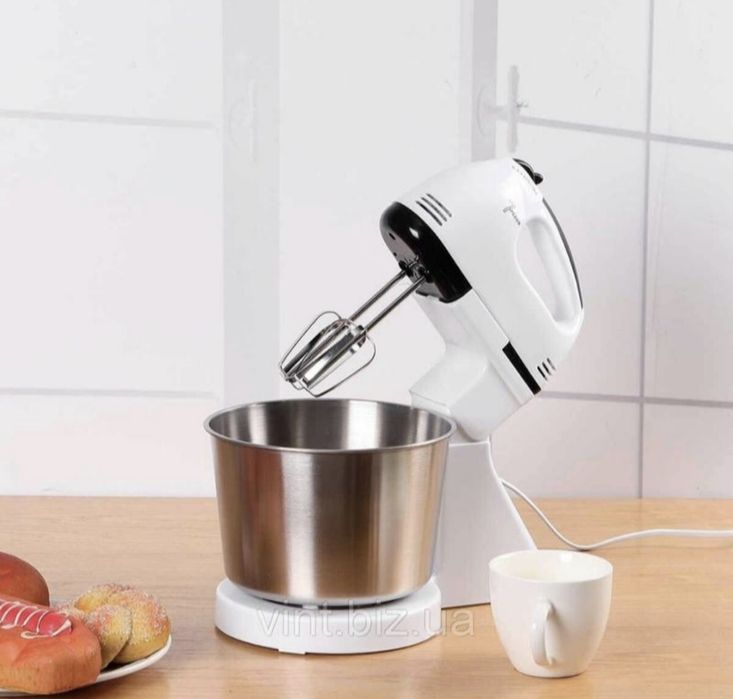 Міксер з металевою чашею