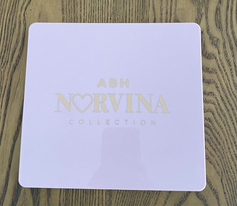 Paleta de sombras ABH Norvina Collection