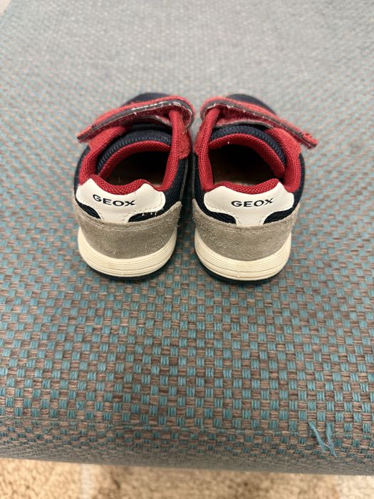 Продам кросовки детские