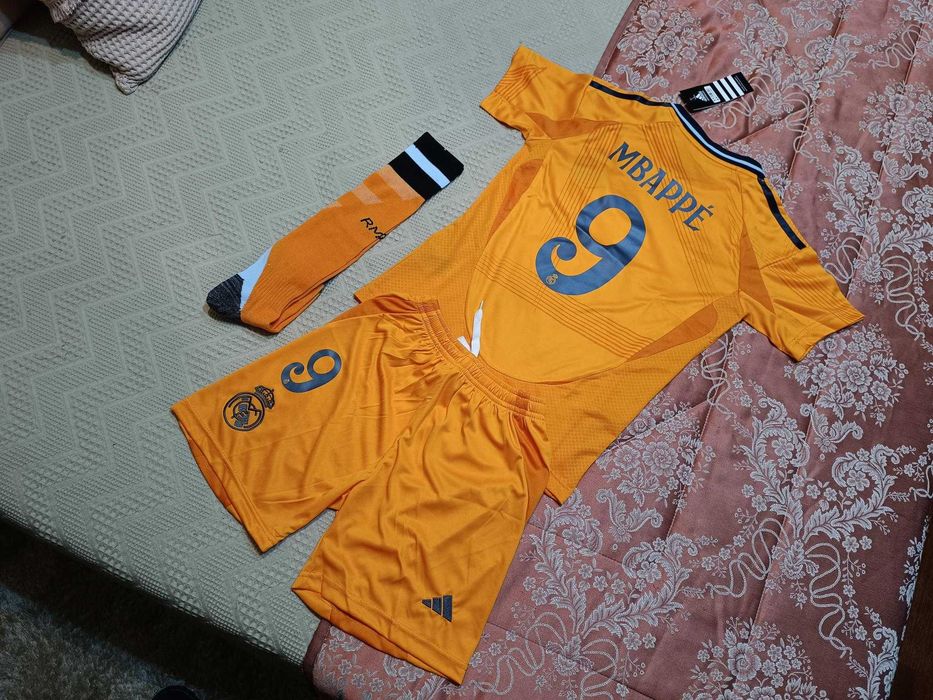 Camisola Criança Mbappe Equipamento Real Madrid Alternativo | NOVO