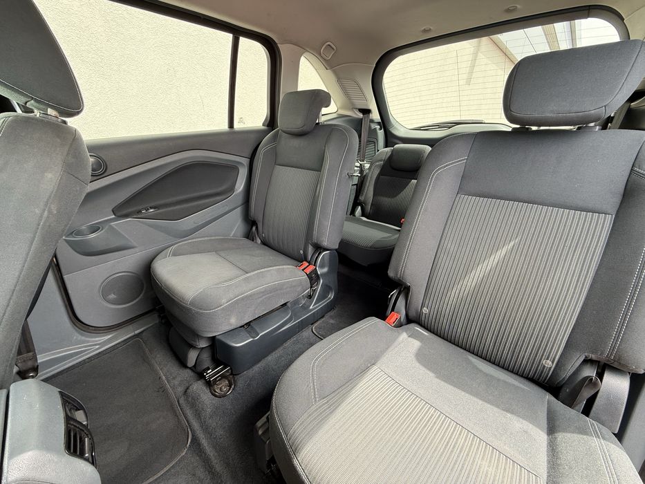 Ford Grand C-Max — fotografia 11