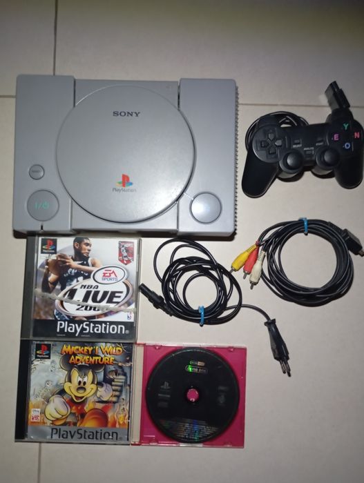 Ps1 SCPH 7002 com 3 jogos