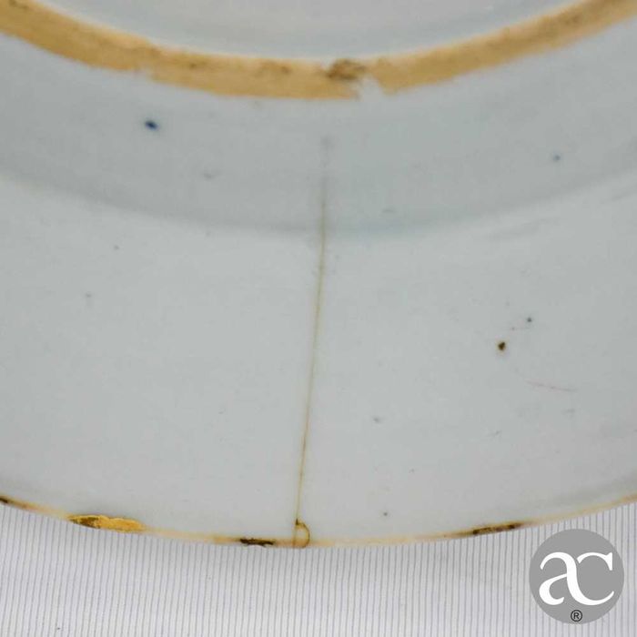 Prato em porcelana China período Qianlong, séc. XVIII, Azul e Dourados