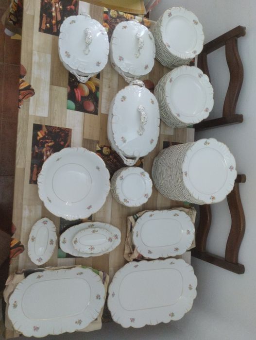 Serviço jantar vista alegre 73 peças novo.