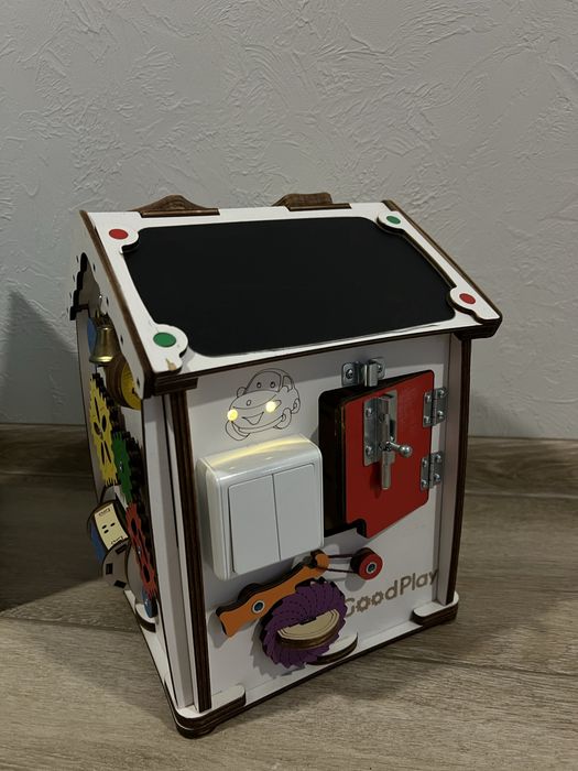 Розвивальна іграшка Good Play Бізікуб Будиночок