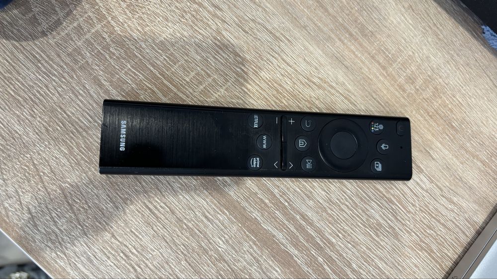 Телевизор Samsung  диагональ 43 (с дефектом)