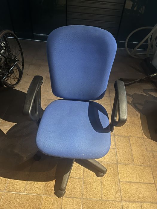 Cadeira de escritorio com braços