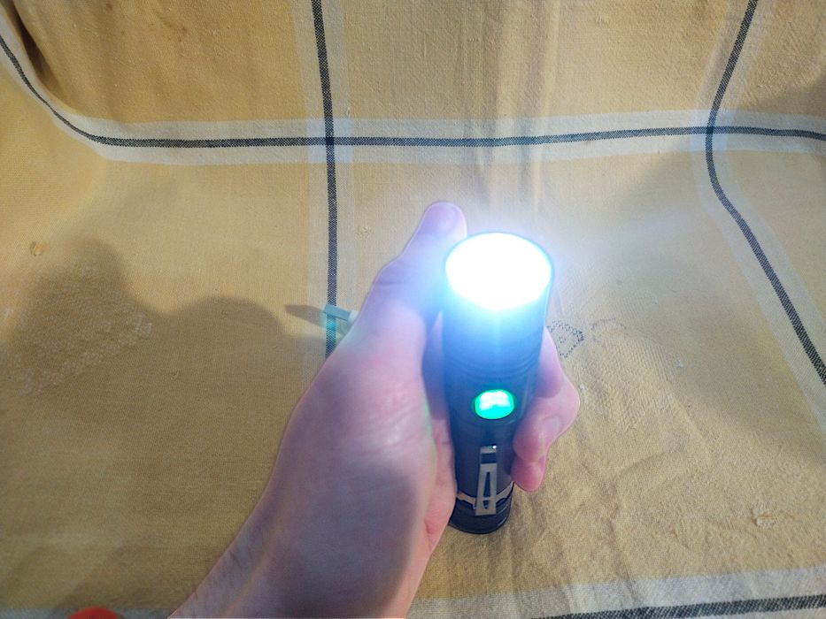 Мощный фонарь на диоде Cree T6 + японский аккумулятор 18650