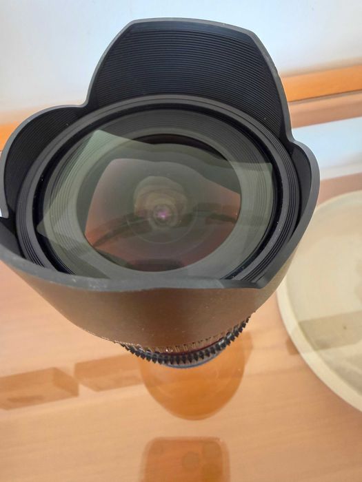 Samyang 10mm f/3.1 para montagem Sony