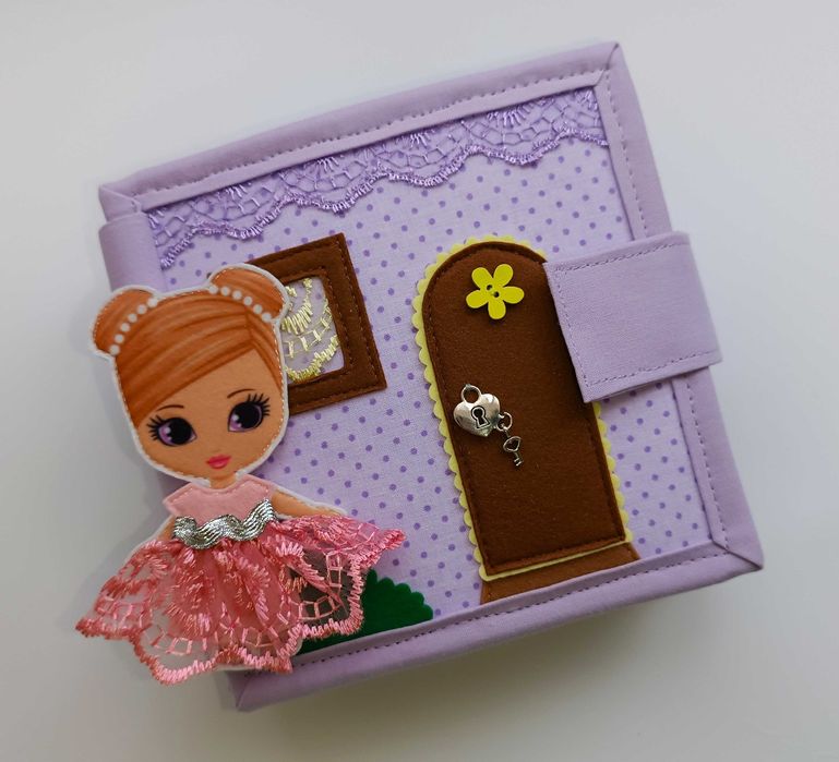 Ляльковий будиночок ,розвиваюча книга.В наявності!