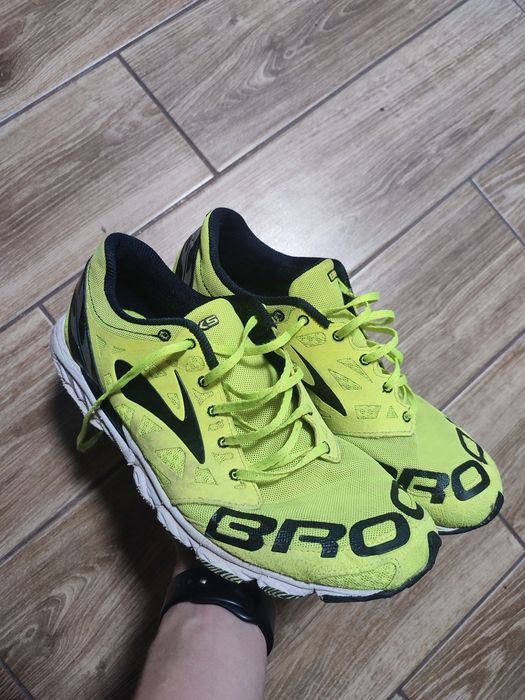 Бігові кросівки Brooks T7