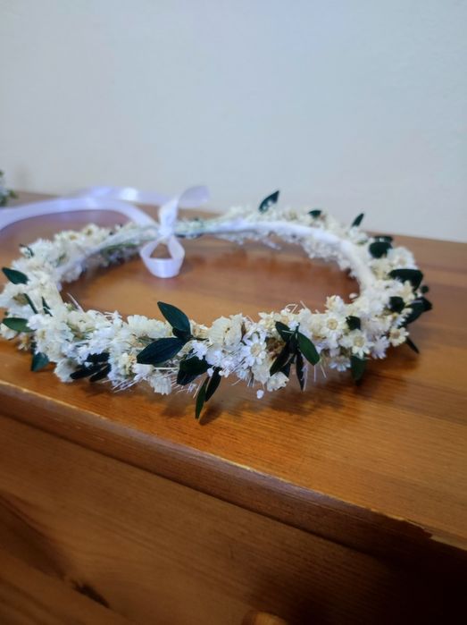 Wianki komunijne z kwiatów suszonych