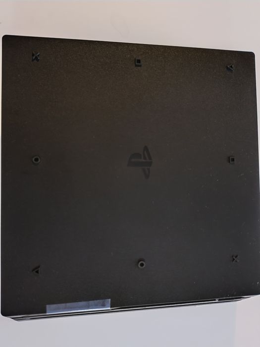 PlayStation 4 Pro 1TB em caixa