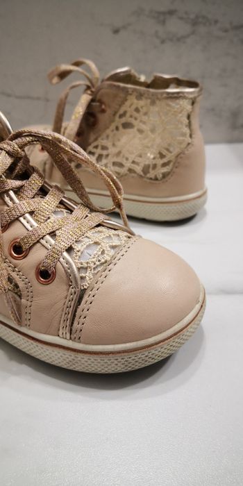 Śliczne buty buciki botki Primigi 25