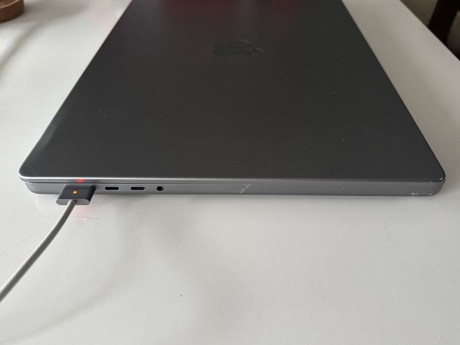 Vendo macbook pro 512gb e bom estado
