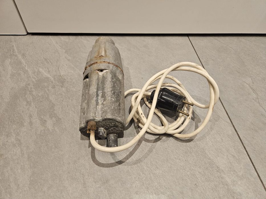 Pompa do wody elektryczna pompa wibracyjna nurek ruska Prl