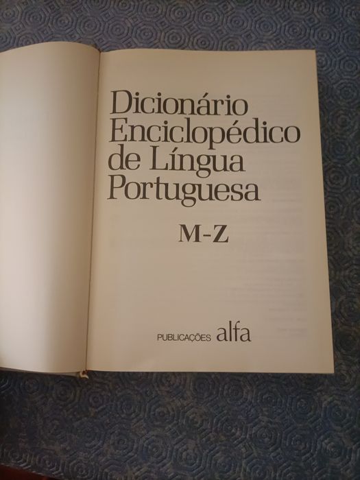 Dicionário enciclopédico de língua portuguesa