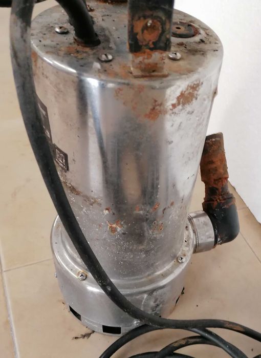 Bomba de águas de fossas, para peças, por 15€