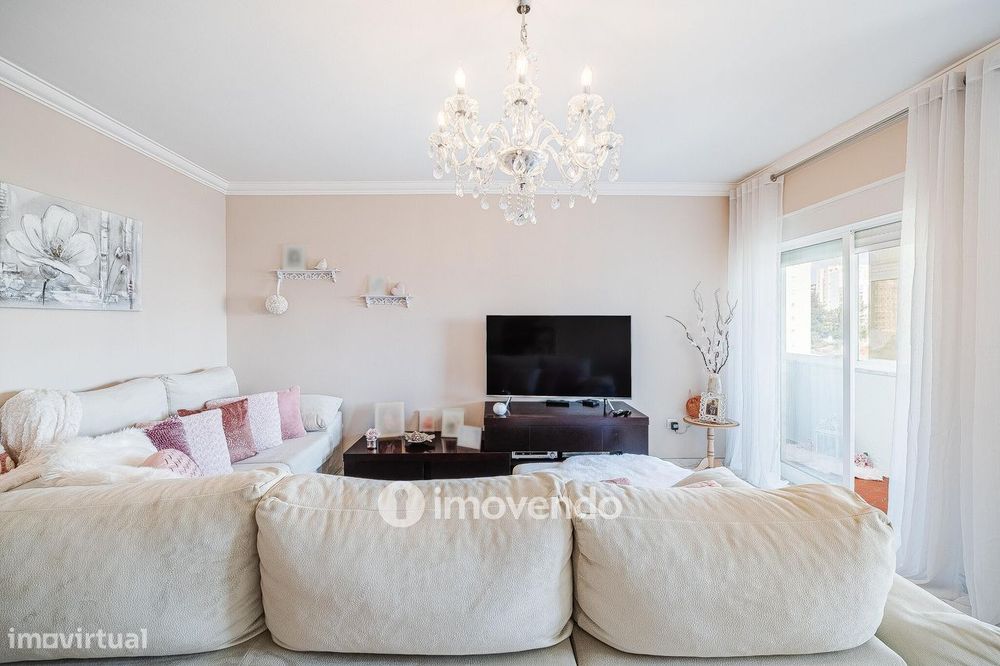 Apartamento T3, com áreas amplas, em Setúbal
