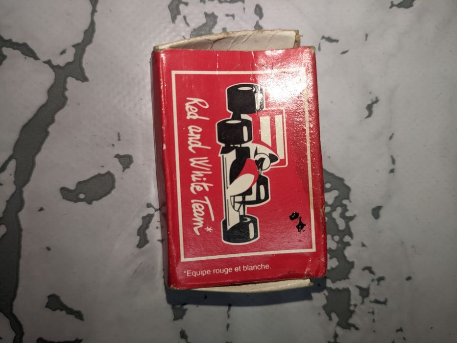 Carteira de tabaco e caixa de fósforos