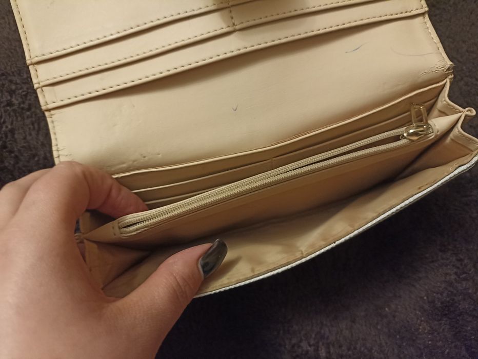 Гаманець бренду GUESS