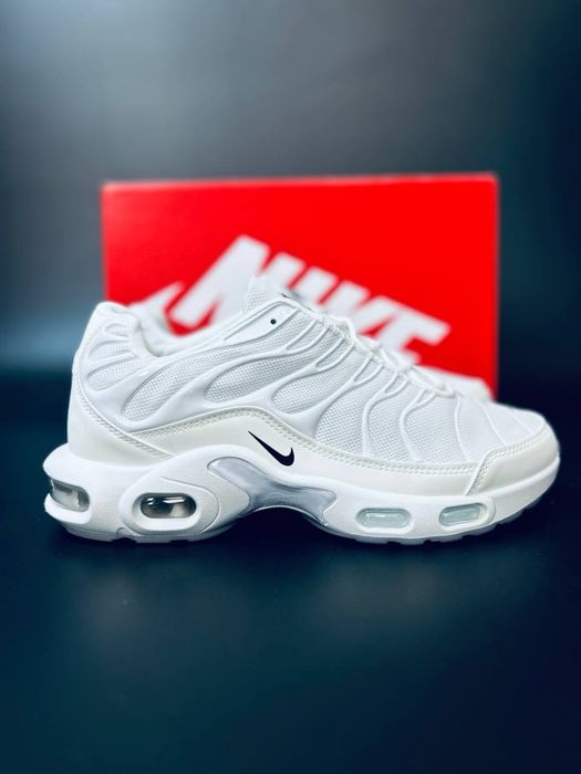 Белые кроссовки найк аир макс / легкие белые Nike Air Max Tn Plus
