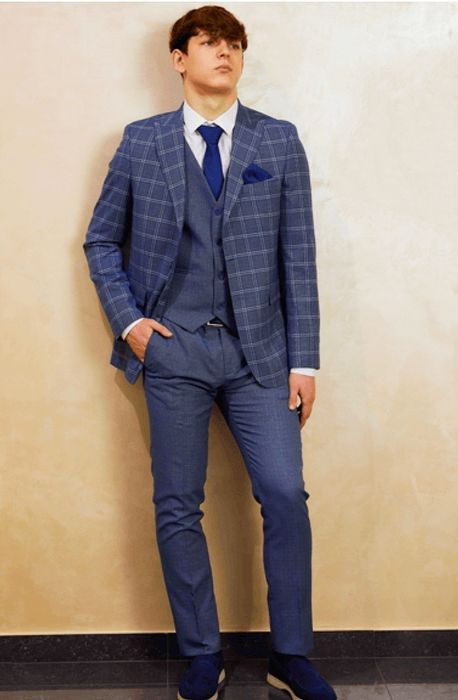 Костюм Тройка мужской классический. Новый